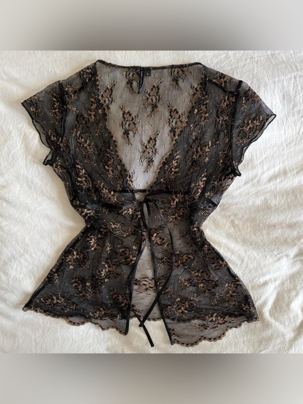 moving sale 💕 - vintage floral lace tie front whimsigoth top with gold size l